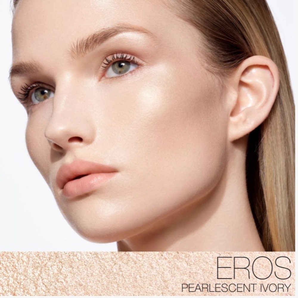 NARS Light Reflecting Luminizing Powder - Picture 2 of 16